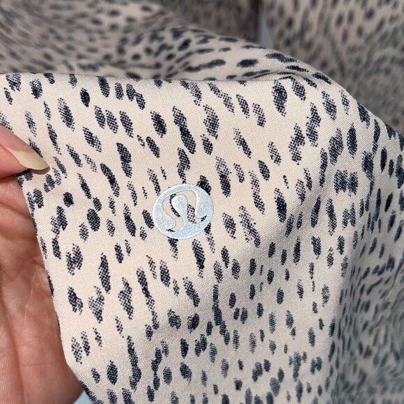 Lululemon Step Lively Crop in Dottie Dash Grain Black NWT Size 6‎ - Picture 6 of 11